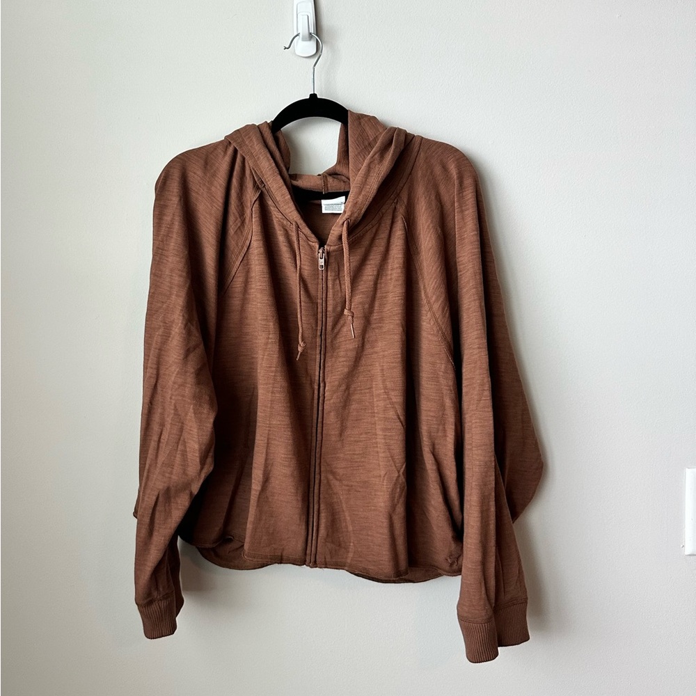 Lightweight zip up